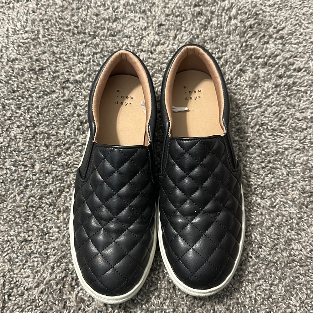 Size 7 1/2 black slide on shoe.
